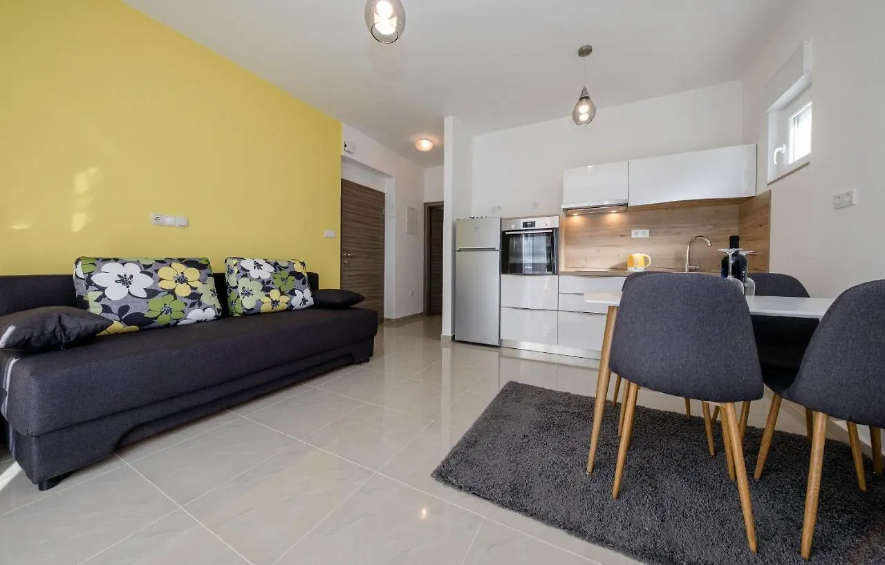 Apartments Biserka G Palit