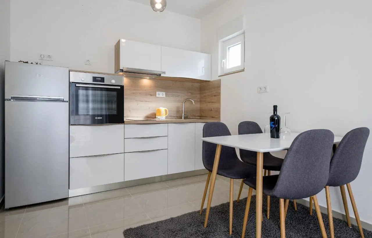 Apartments Biserka G Palit