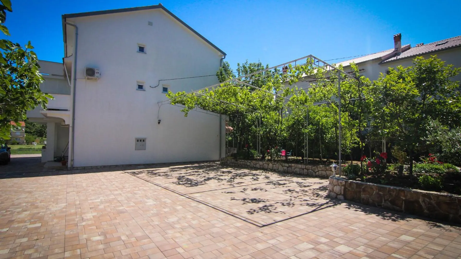 Apartments Biserka G Palit
