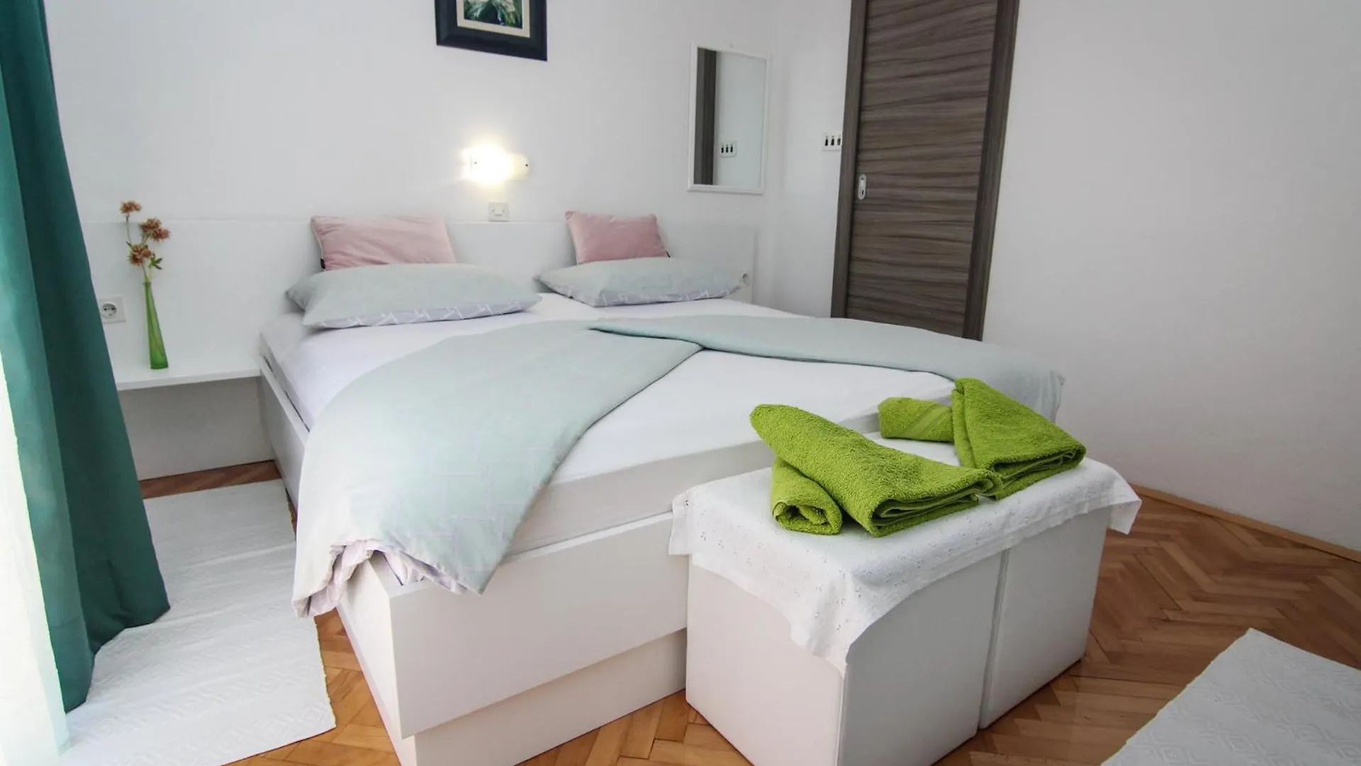 Apartments Biserka G Palit