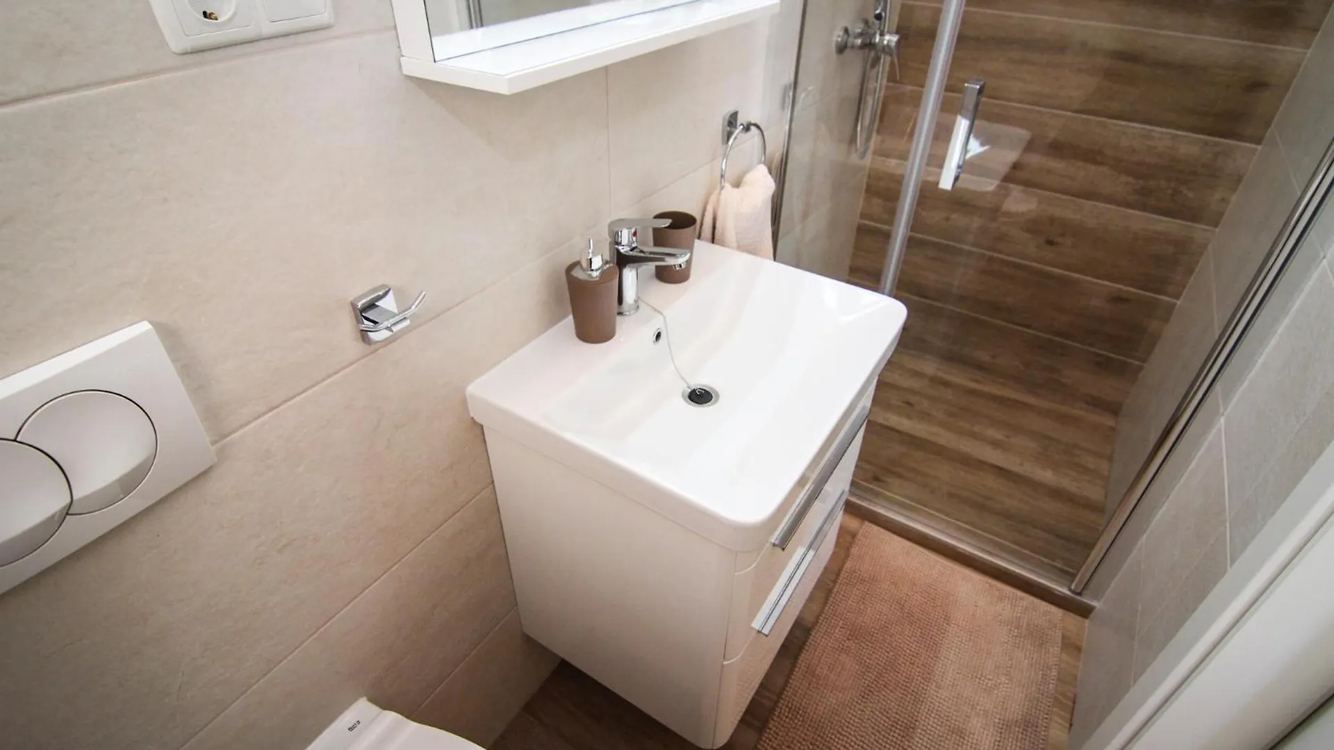 Apartments Biserka G Palit 0*,